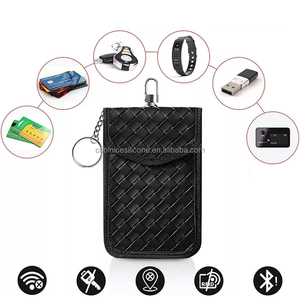 Bloqueur de Signal de <span class=keywords><strong>clé</strong></span> antivol porte-clés de <span class=keywords><strong>voiture</strong></span> pochette <span class=keywords><strong>RFID</strong></span> porte-clés de <span class=keywords><strong>voiture</strong></span> en Fiber de carbone avec crochet de porte-clés en métal - Product Image 2