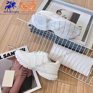 Nuevo Diseño 2025, Zapatos Deportivos Casuales Transpirables para Caminar y Correr para Mujer, Estilo Europeo y Americano - Product Image 1