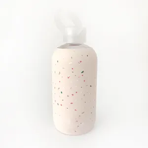 Botol air Klasik bebas BPA botol air kaca lebar dengan lengan silikon dan pegangan plastik dengan lengan warna yang berbeda