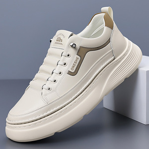 One She White Chunky Sneakers, chaussures de marche pour hommes en cuir de vache à bout rond, antidérapantes, avec doublure en maille, style décontracté printemps automne - Product Image 1