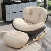 Fauteuil à bascule avec ottoman rembourré en tissu capitonné crème gris, base en forme de traîneau, pour salon, hôtel, appartement, chambre à coucher