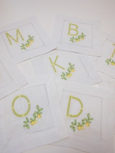 Serviette de cocktail en lin personnalisée brodée de citrons blancs, monogramme, 6"x6" - Product Image 5