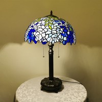   Lampe de bureau LED avec abat-jour en verre coloré style glycine, cadre en fer soudé à la main, lumière blanche chaude douce