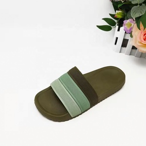 Nouvelles sandales plates pour hommes 2026 – Vente en gros de claquettes et sandales de créateur pour hommes et femmes, idéales pour la maison et le printemps - Product Image 6