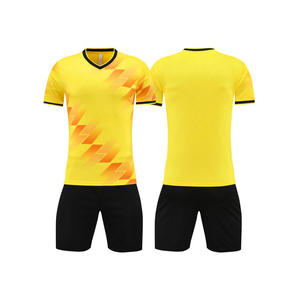 El último modelo de uniformes de fútbol con logotipo personalizado, nueva ropa deportiva de entrenamiento con materiales de primera calidad, características clave encapsuladas - Product Image 2
