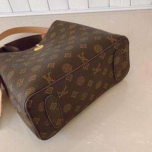 กระเป๋าใส่บัวรดน้ำวัสดุ PU ลายเรขาคณิตคุณภาพสูง ซับในทำจากโพลีเอสเตอร์ มันเป็นกระเป๋าถือของดีไซเนอร์ 1085 - Product Image 3