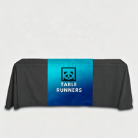 Chemin de table personnalisé en polyester par sublimation, doux et traditionnel, avec logo PANLUOSI, idéal pour mariages, événements et fêtes décoratives