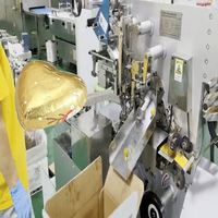 Machine d'emballage de chocolat en forme de cœur avec film métallisé, distribution rapide de colle, entièrement automatisée, sur mesure