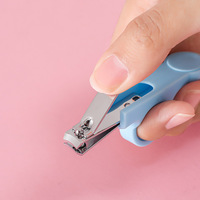 Kit de soins et de toilettage portable pour bébé, ensemble de soins sécurisé avec brosse à cheveux, peigne et coupe-ongles pour nouveau-né