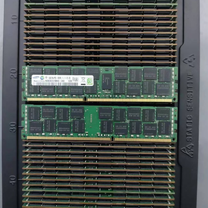 Mémoire serveur Sung M393AAG40M32-CAE RAM DDR4 RDIMM 128 Go 3200 Mbps 4Rx4 Modules DRAM Haute Performance 3200 Mbps DDR4 RAM pour serveurs - Product Image 2