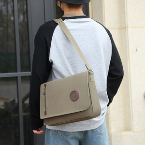 Bolso bandolera vintage de lona unisex para portátil con múltiples bolsillos, para el trabajo, viajes y la universidad. - Product Image 6
