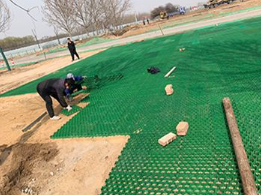 Grilles <span class=keywords><strong>de</strong></span> pavage industrielles en plastique pour gazon et <span class=keywords><strong>gravier</strong></span>, idéales pour les parkings et les applications <span class=keywords><strong>de</strong></span> drainage et <span class=keywords><strong>de</strong></span> protection des plans d'eau. - Product Image 6