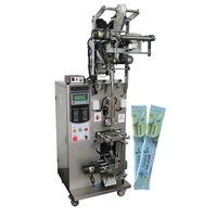 Machine de remplissage et d'emballage automatique multifonctionnelle pour petits sachets de poudre d'assaisonnement barbecue, gingembre et curry