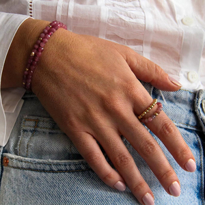 2025 nuevo diseño delicado 4mm anillos de cuentas de piedra Natural en oro elástico turmalina joyería de acero inoxidable para hombres y mujeres - Product Image 2