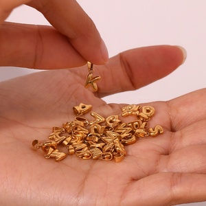 Ciondoli per gioielli di moda ciondoli con lettere placcate in <span class=keywords><strong>oro</strong></span> per gioielli che fanno ciondolo con collana in acciaio inossidabile - Product Image 2