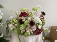 Nouvelle Composition Florale de Mariage 2027, Fleurs Artificielles en Soie, Hortensia Vert Rose Rouge, Boule de Fleurs pour la Décoration de Table de Mariage