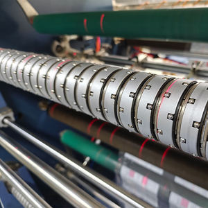 Machine à découper et à rembobiner les films de haute précision pour les rouleaux d'emballage flexibles laminés et composites BOPP CPP OPP - Product Image 5