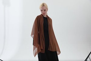 イスラム教徒<span class=keywords><strong>2025</strong></span>新しいクール通気性明るいシルクシフォン島クレープスカーフ純粋な色シンプルマレーインドネシア人女性のスカーフ - Product Image 5