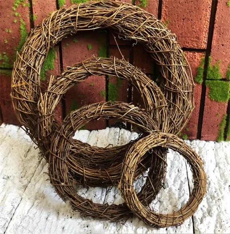 OULI-R002 Natural Grapevine Rattan Wreaths Ring Christmas Circle Rattan Festive Shop Window Door Hanging