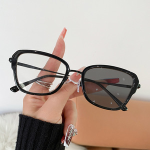 Nouvelle Arrivée Lunettes Anti-Lumière Bleue Asymétriques Monture Tendance à Verres Photochromiques pour Hommes et Femmes Dropshipping Gafas De Sol - Product Image 2