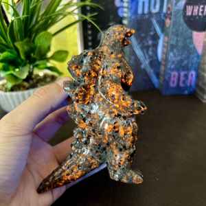 Sculpture de Godzilla en cristal Yooperlite naturelle de haute qualité, design populaire, personnages sculptés, réaction UV, pour cadeau - Product Image 4