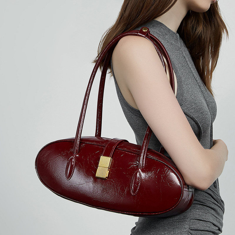 High Quality Women s Handbags Hanging