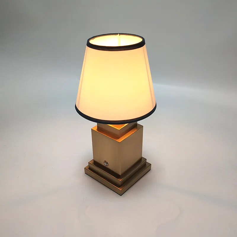 Klasik masa lambası akülü 3 seviyeli dokunmatik karartma okuma masası lamba şarj edilebilir masa lambası