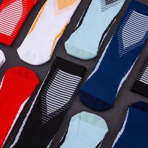 Calzini sportivi professionali Extra lunghi imbottiti per calzettoni da ginnastica al ginocchio per giocatori di calcio e di calcio - Product Image 2