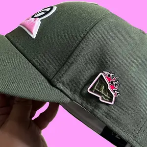 Pin Topi Logo Kustom Pin Topi Pas Eksklusif untuk Klub Topi dengan Pin Topi Warna Enamel