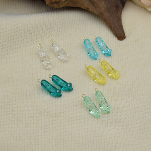 จี้รองเท้าส้นสูงแฟชั่นสำหรับเด็กทำจากเรซิ่น |   ตัวล็อคเคลือบทอง 18K PVD พร้อมเรซิ่นหลากสี |   ทนทาน กันน้ำ ป้องกันอาการแพ้ - Product Image 2