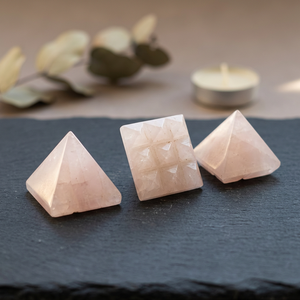 Pyramide Vastu en Améthyste et Agate Naturelles de Haute Qualité, Pierre Semi-Précieuse Sculptée à la Main pour le Feng Shui et la Guérison - Product Image 4