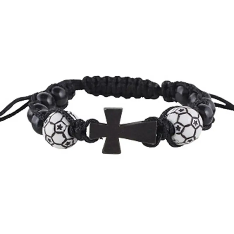 Bracciale da uomo in legno da calcio con croce in stile sportivo bracciale nero con perline da calcio con croce intrecciata