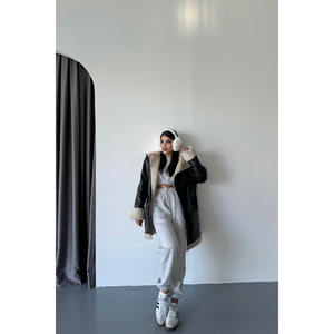 Chaqueta de Cuero Reversible con Mangas de Felpa y Detalle de Bolsillo sin Solapa en el Cuello - Abrigo de Invierno Softshell Negro y Blanco Talla XL - Product Image 2