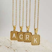 Vente en gros de colliers en acier inoxydable pour femmes, pendentif à 26 lettres, collier alphabet, cadeau bijoux avec nom personnalisé