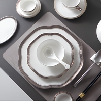 Service de table en porcelaine fine, blanc, bord ondulé, bande argentée, vaisselle de luxe, assiette de service, bol à soupe, tasse à thé pour hôtel, restaurant, maison