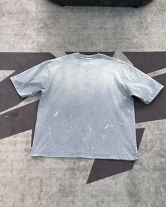 Camiseta Personalizada Kornit DTG para Hombre, Estilo Desgastado con Gráfico de Matrícula y Mangas Rasgadas, Fabricación OEM - Product Image 3
