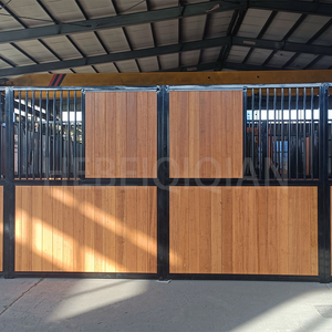 Porte d'écurie intérieure en bois dur avec panneau de remplissage en bambou, cadre métallique noir thermolaqué pour écuries équestres - Product Image 3