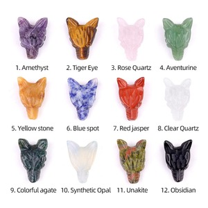 Venta al por mayor cabeza de Lobo colgantes encantos piedra natural tallada cuarzo calaveras para la fabricación de joyas de los niños Estilo clásico - Product Image 4