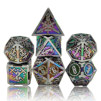 Ensemble de dés polyédriques en métal style épée médiévale - 7 pièces - Dés D&D en cuivre antique - Épées croisées - Durable - Haute qualité - RPG - Donjons