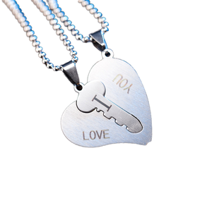 Großhandel Verlobungs- und Hochzeitsgeschenk Modische Halskette Schmuck Silber Edelstahl Ich Liebe Dich Herzschloss-Schlüssel-Anhänger für Paare - Product Image 1