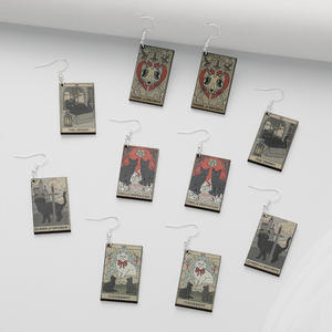 Boucles d'oreilles à clous semi-gérées, écologiques, style européen et américain, design de carte de tarot, plaqué or 14 carats, unisexe, vente en gros - Product Image 4