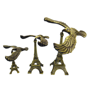 Nórdico creativo aleación de aluminio Torre Eiffel modelo pájaro águila estatua única oficina en casa figurita decorativa y fundición de regalo - Product Image 1