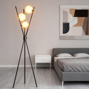 Lámpara de Pie Moderna Negra con Trípode y 3 Globos, Estilo Nórdico, Decoración para Sala de Estar y Dormitorio, Iluminación Ambiental - Product Image 1