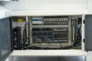 Automatische PLC-gesteuerte Melamin-Schneidebrettmaschine mit Schiebetisch-Säge - Product Image 3