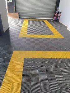 Carreaux <span class=keywords><strong>de</strong></span> <span class=keywords><strong>sol</strong></span> <span class=keywords><strong>de</strong></span> garage en caoutchouc faciles à installer <span class=keywords><strong>Grille</strong></span> en plastique <span class=keywords><strong>de</strong></span> <span class=keywords><strong>sol</strong></span> <span class=keywords><strong>de</strong></span> garage étanche pour atelier, salle <span class=keywords><strong>de</strong></span> sport, fabricant <span class=keywords><strong>de</strong></span> salles d'exposition - Product Image 3