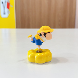 Ornement de voiture rotatif Crayon Shin Chan rouge vif en PVC, décoration de console de voiture pour soulager le stress et favoriser la guérison - Product Image 2