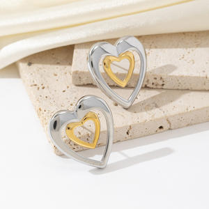 Mode Simple À La Mode En Gros Personnalisé 18K PVD Plaqué Or Étanche En Acier Inoxydable Bicolore En Forme De Coeur Boucles D'oreilles Coeur - Product Image 3