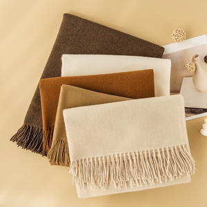 Châle en laine personnalisé et chaud pour l'hiver avec pompon, étole en cachemire de couleurs unies, écharpe Pashmina pour femme, vente en gros - Product Image 1