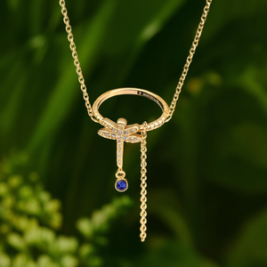 Anillo de Moda en Acero Inoxidable 316L con Baño de Oro PVD, Diseño de Libélula, Detalle de Cadena con Piedra Azul - Product Image 3