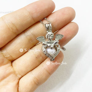 สร้อยคอแฟชั่น Muses Jewels สำหรับพิธีบัพติศมาเด็กทารก ประดับมุกหอยนางรม พร้อมกล่องของขวัญ จี้รูปนางฟ้า สร้อยคอไข่มุกน้ำจืดขนาด 6 มม. - Product Image 4